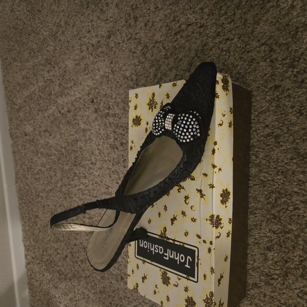 Black Women's Shoes with Bow Detail